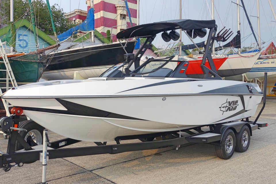 Axis Boat アクシスボート T22 2017Model ボート情報 琵琶湖マリーナ【ロータリーピア88】 ウェイク