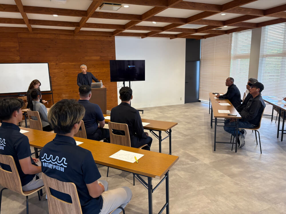 ロータリーピア88　内定式にて席に座る参加者たち